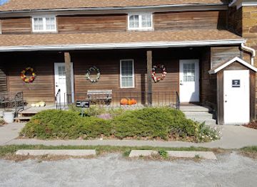 iowa/amana-colonies/bar/lace-lodging