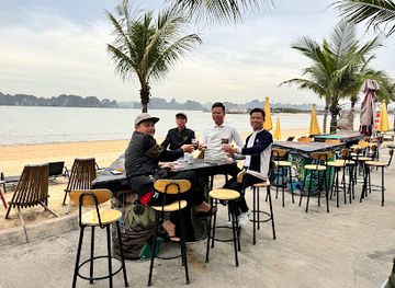 vietnam/ha-long/tuan-chau-island/bar/no-1-chill-club