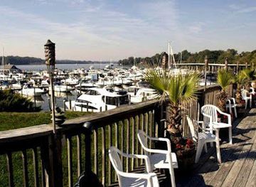 maryland/elk-neck-state-park/bar/signals-restaurant-and-deck-bar