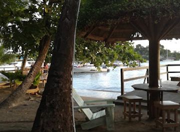 saint-vincent-and-the-grenadines/dark-view-falls/bar/flowt-beach-bar