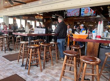 massachusetts/martha-s-vineyard/bar/lookout-tavern