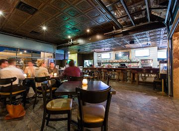 texas/central-texas/bar/lustre-pearl-east