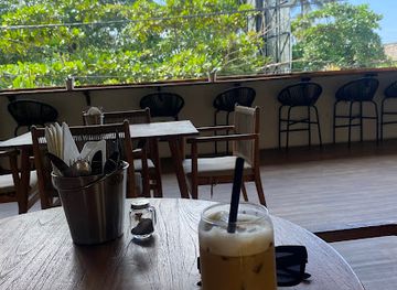 indonesia/west-nusa-tenggara/bar/curfew-restaurant-and-beer-garden