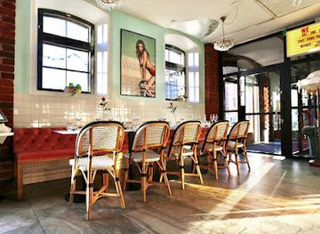 finland/helsinki/katajanokka/bar/holiday-bar