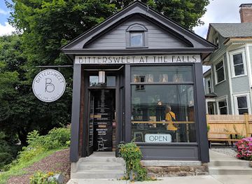 pennsylvania/ohiopyle-state-park/bar/bittersweet-at-the-falls