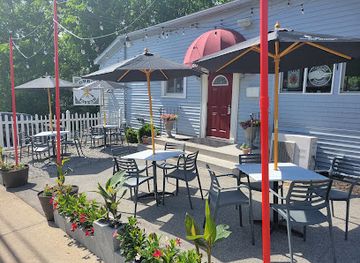 rhode-island/blackstone-river-bikeway/bar/koury-s-tavern