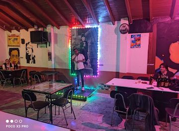 ecuador/otavalo/bar/a-t-pool-bar-karaoke