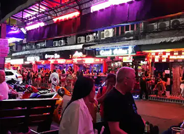 Bee Corner Bar soi 6