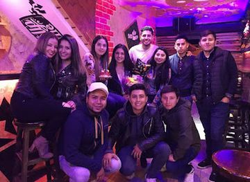 ecuador/otavalo/bar/shotup