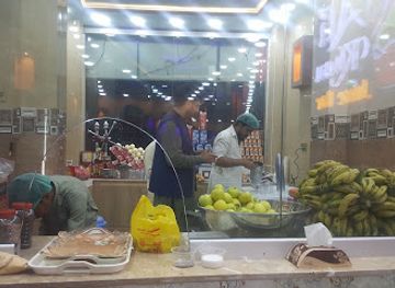 pakistan/peshawar/qissa-khwani-bazaar/bar/ali-khan-juice-bar