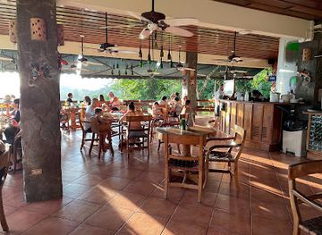 costa-rica/central-pacific/bar/el-avion