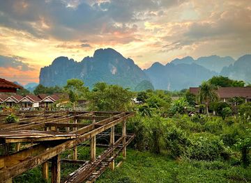 laos/vang-vieng-karst-landscape/bar/full-moon