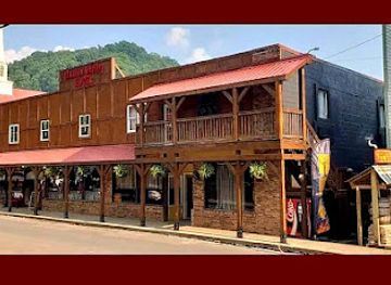 west-virginia/hatfield-mccoy-mountains/bar/hatfield-mccoy-resort-inn-wingo-s-grill-the-real-mccoy-trails