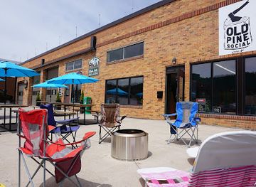 south-dakota/custer-state-park/bar/old-pine-social