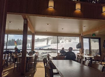 oregon/cascade-mountains/bar/west-village-lodge
