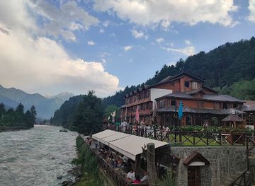 india/kashmir-great-lakes/bar/cafe-wilo