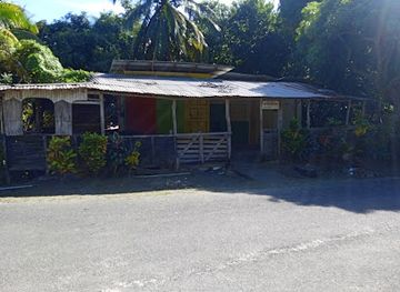 saint-lucia/dennery-quarter/bar/river-side-roots-shop