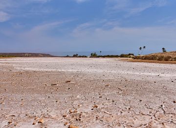 cabo-verde/praia-do-curral-velho/bar/salinas-de-curral-velho