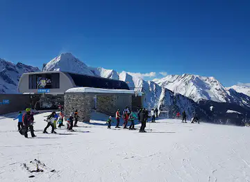 White Lounge