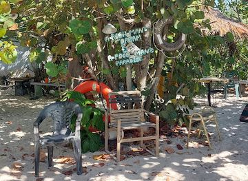 the-bahamas/san-salvador-island/bar/kaye-s-bar