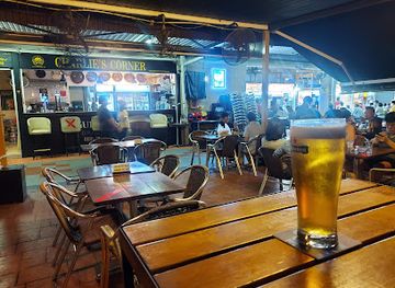 singapore/changi/bar/charlie-s-corner