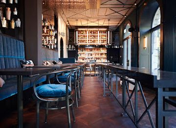 switzerland/zurich/lindenhof/bar/bar-am-wasser