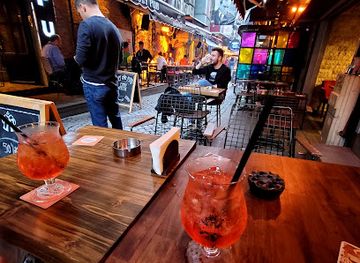 turkiye/istanbul/besiktas/bar/holy-pub