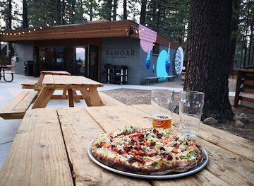 california/lake-tahoe/bar/the-hangar-taproom-bottle-shop