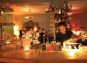 switzerland/lake-geneva-region/bar/le-verre-a-monique