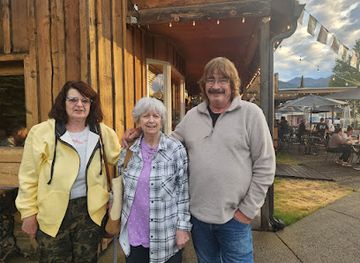 oregon/wallowa-mountains/bar/slack-drinks-and-dining