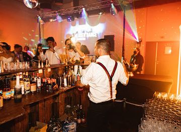 france/lyon/croix-rousse/bar/fin-pallet-n-1-bar-a-cocktail-mobile-innovant-lyon-paris-marseille