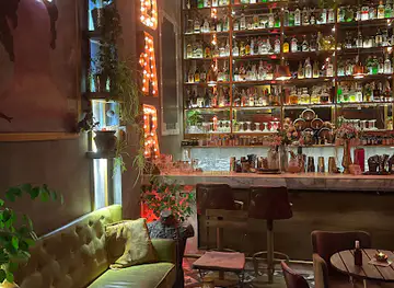 Moretenders’ Cocktail Crib & Sushi