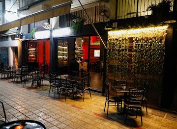 cyprus/nicosia/ledra-street/bar/bubbly-happy