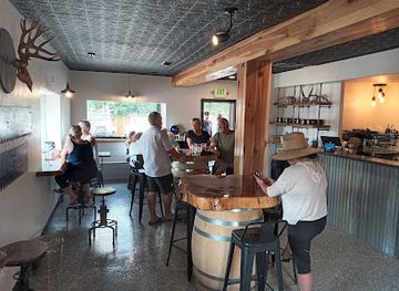 oregon/lake-county/bar/badlands-artisan-distillery-bistro