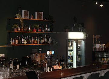 sweden/svealand/bar/hop-vine