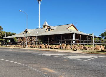 australia/central-highlands/bar/swaggies-bar-and-cafe