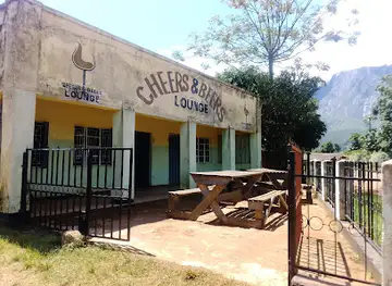 Cheers & Beers Lounge