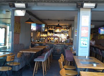 turkiye/kusadasi/long-beach/bar/pub-time