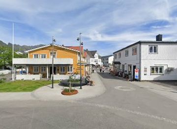 norway/lofoten-islands/bar/champagne-pikene