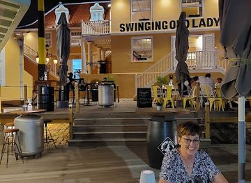 curacao/willemstad/otrobanda/bar/swinging-old-lady-brewery