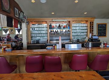 oregon/painted-hills/bar/cascade-lakes-pub-at-7th-st