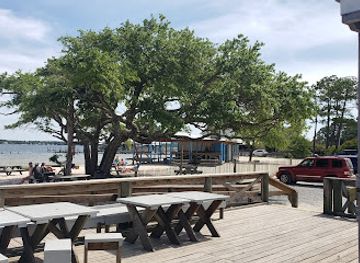 alabama/alabama-coastal-birding-trail/bar/pirates-cove