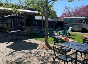 michigan/warren-dunes-state-park/bar/sideyard