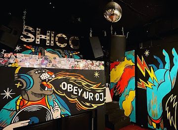 guatemala/caribbean-coast/bar/the-box-lounge-groove