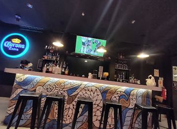 peru/lima/lince/bar/long-bar