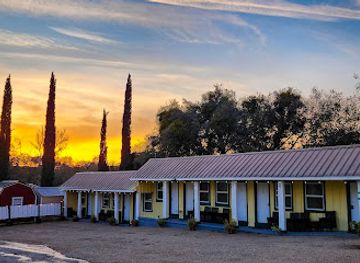 california/sequoia-national-park/bar/gena-s-sierra-inn-and-restaurant-llc