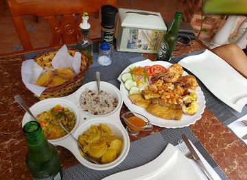 panama/pearl-islands/bar/restaurante-clarita