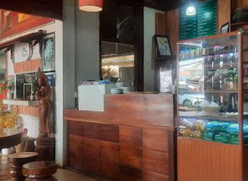 cambodia/kampong-thom/bar/restaurant