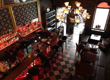 myanmar-burma/yangon/mayangone/bar/blind-tiger