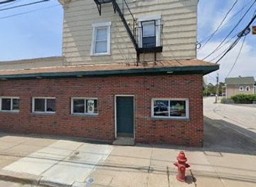 rhode-island/blackstone-river-bikeway/bar/brews-cues